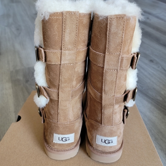 UGG Kids Maddi II Suede Boot - Picture 5 of 10